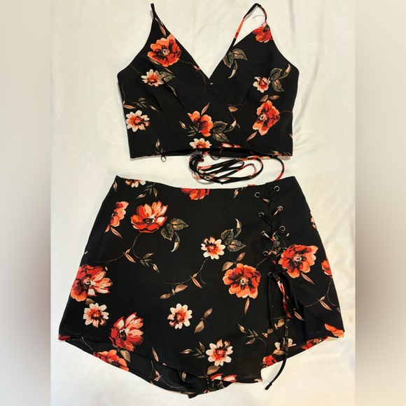 Black Floral Two Piece Skort Set 🌺 - Picture 1 of 6